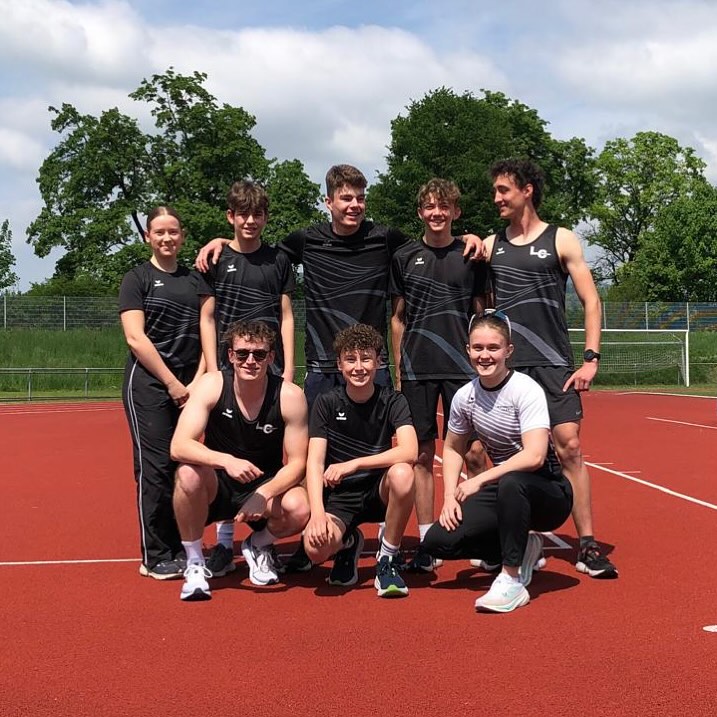 Wir waren letzten Sonntag mit einigen Athleten beim Werfertag in Höllstein und haben damit die Außensaison 2025 eingeläutet.
Starke Stimmung, starke Würfe und viele PBs, die Lust auf mehr machen. Die Saison kann kommen! 🙌

#LCBreisgau #saisonstart #trackandfield #leichtathletik #speer #diskus #kugel #wurf #throw #fun #team #power #sport