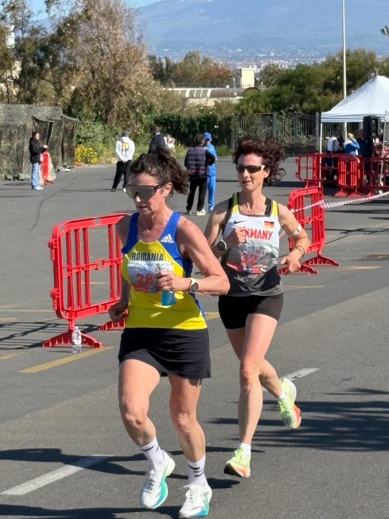 Stefanie Hermel im Deutschlandtrikot beim Halbmarathon in Catanie